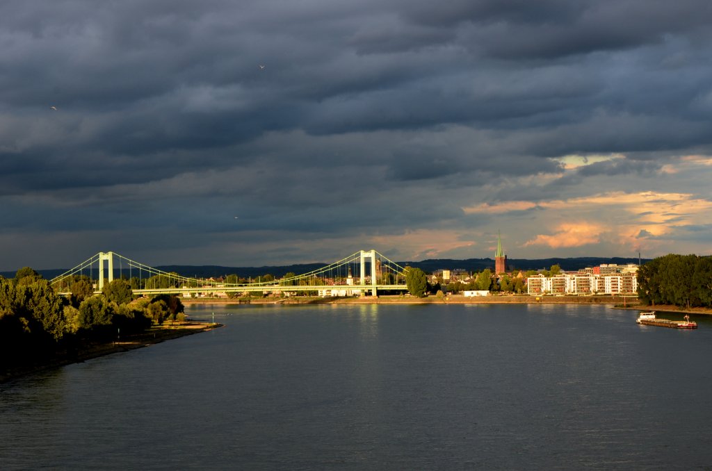 Blick von der Zoobrcke Richtung Norden auf die Mlheimer Brcke am spten Nachmittag. (27.09.2012)