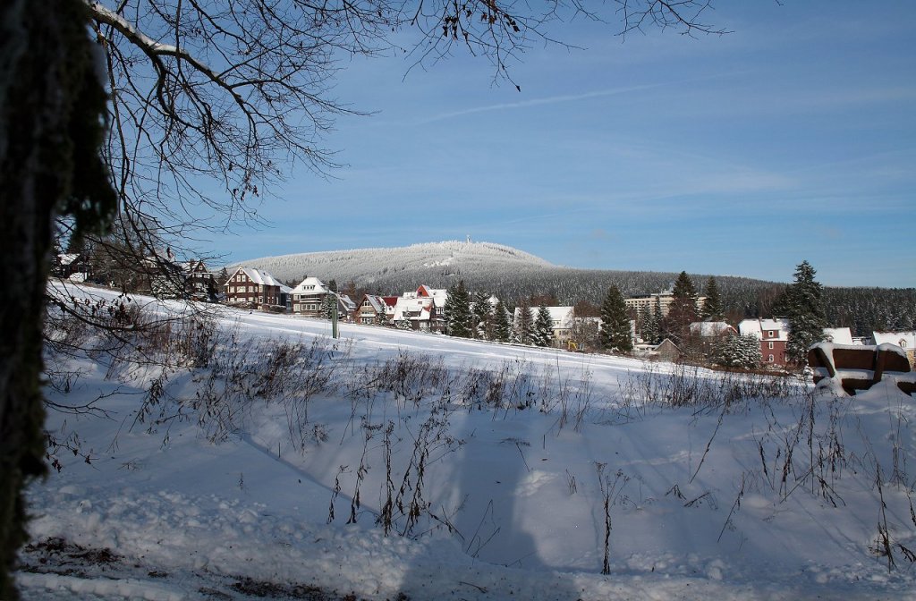 Braunlage und der Wurmberg; Blick am Nachmittag des 07.12.2012 von der Allee an der Rathaus-Skiwiese...