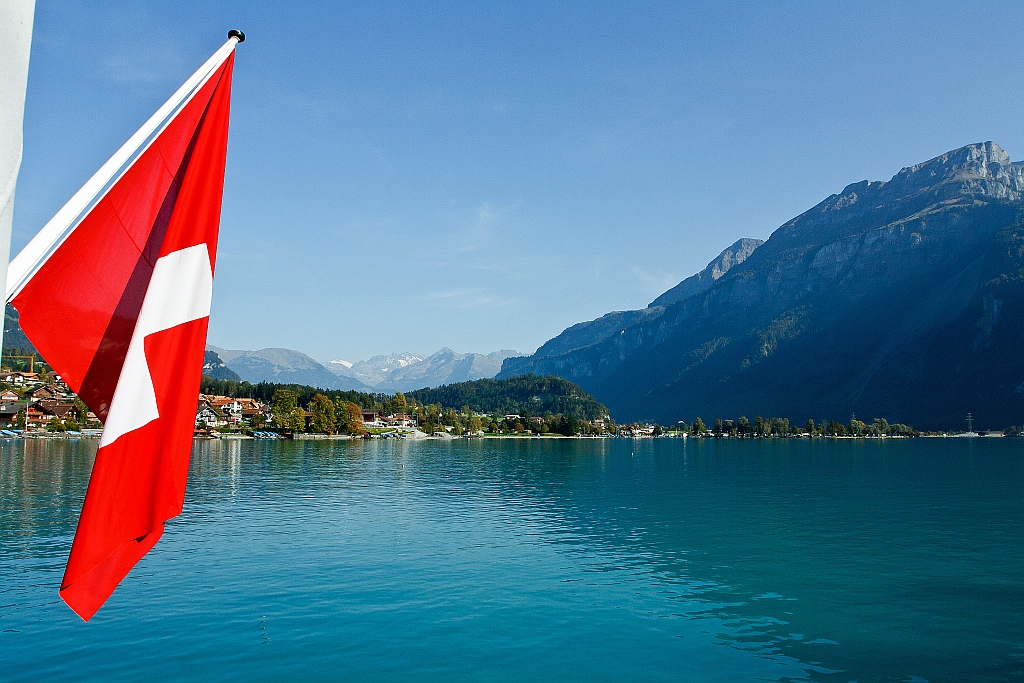 Brienz 30.09.2011: Blick ber den Brienzersee zum Ostufer.
