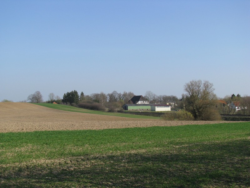 Das Dorf Menzendorf an der Bahnstrecke, KBS 175, 07.04.2010