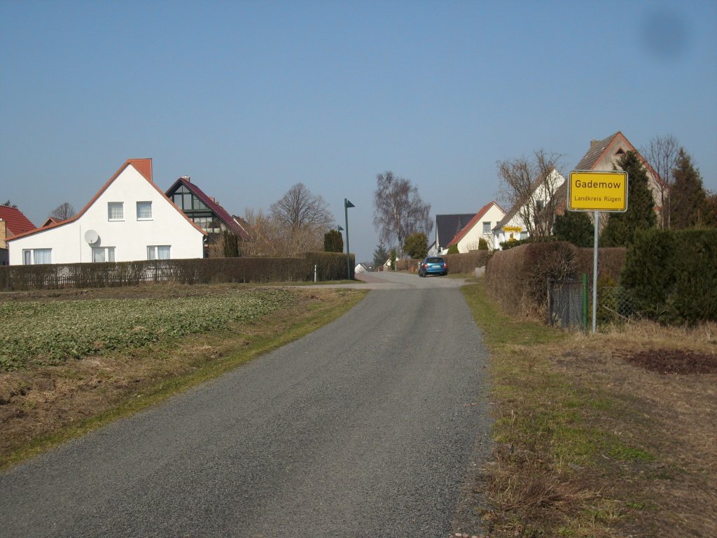 Das kleine rtchen Gademow mit der Dorfstrae.