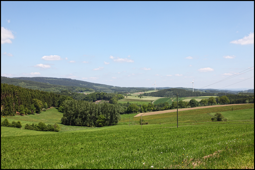 Das SAUERLAND... Wlder und Wiesen so weit man sieht.....