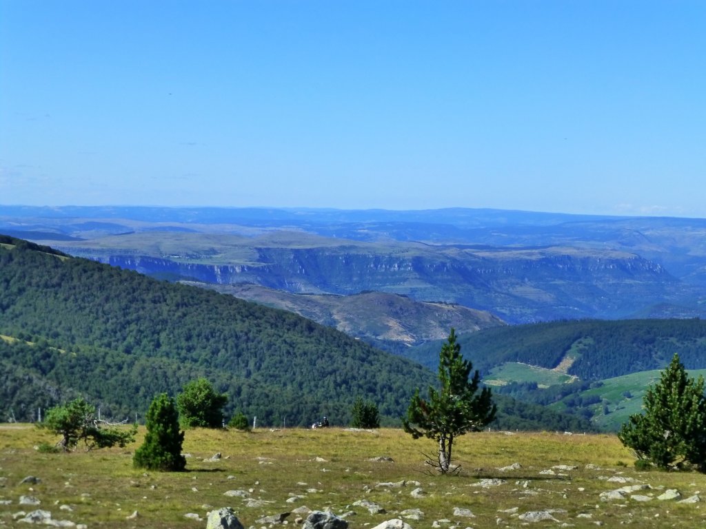 Das sdliche Massif Central vom Mont Aigoual (1565 m) an der Grenze von Gard und Lozre, aus gesehen. 11.08.2013