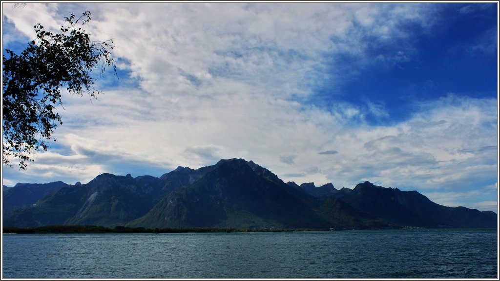 Der Fn lsst die Berge am Genfersee besonders nah wirken.
(04.10.2010)