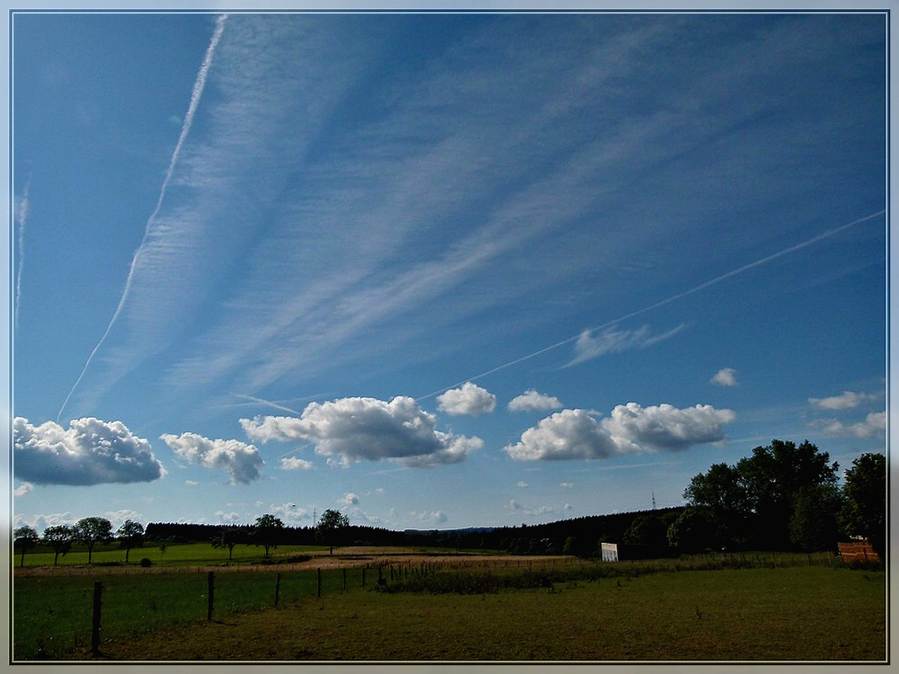 Der Himmel am Morgen des 12.06.2011 in  Roullingen. (Jeanny)