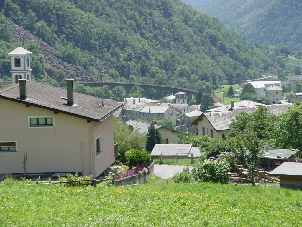 Der Kehrviadukt bei Brusio auf der Fahrt vom Bernina Pa nach Tirano am 10.07.2008