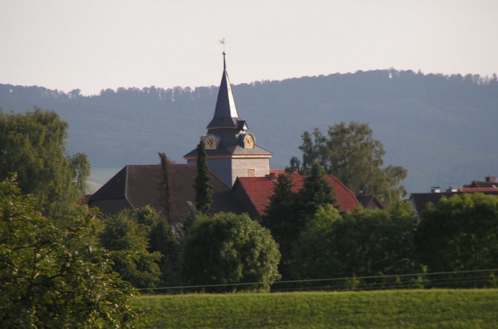 Der Kirchturm in Salzderhelden im Abendlicht. Juli 2009.