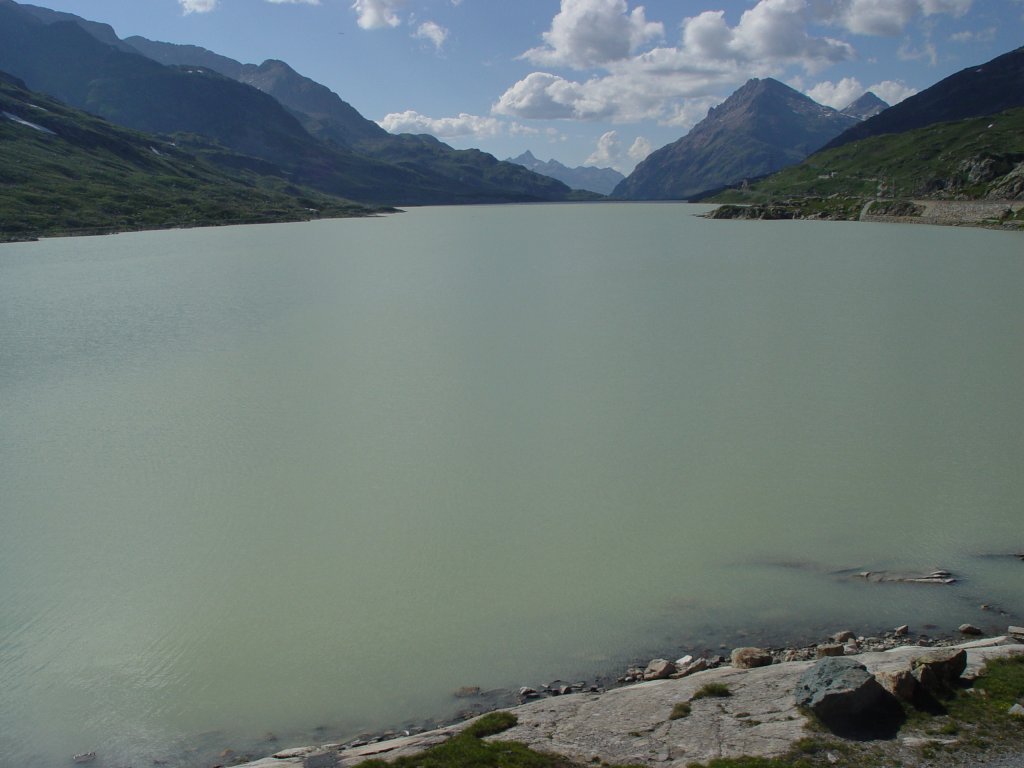 Der Lago Bianco auf der Pahhe der Bernina Bahn am 10.07.2008