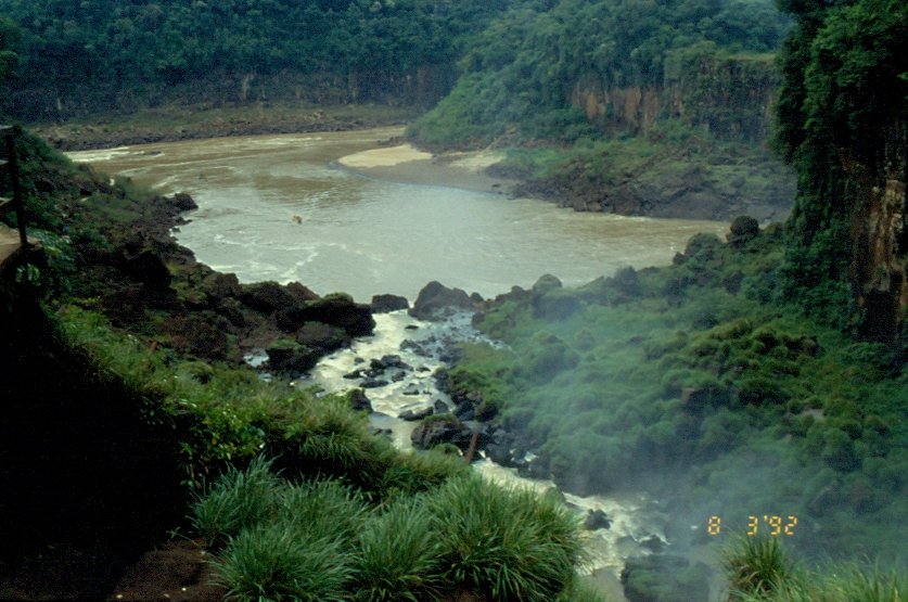Der Rio Iguaz unterhalb der Iguaz Wasserflle (Mrz 1992)