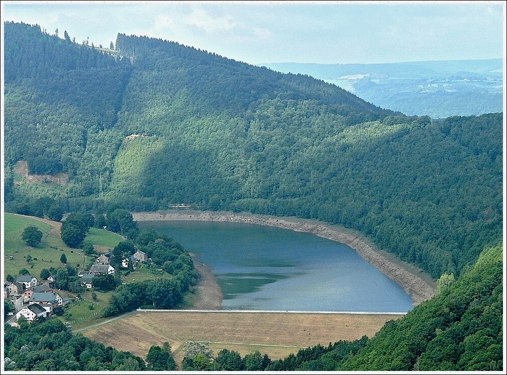 Der Stausee des Pumpspeicherkraftwerks in Coo aufgenommen vom Aussichtsturm am 03.08.10.