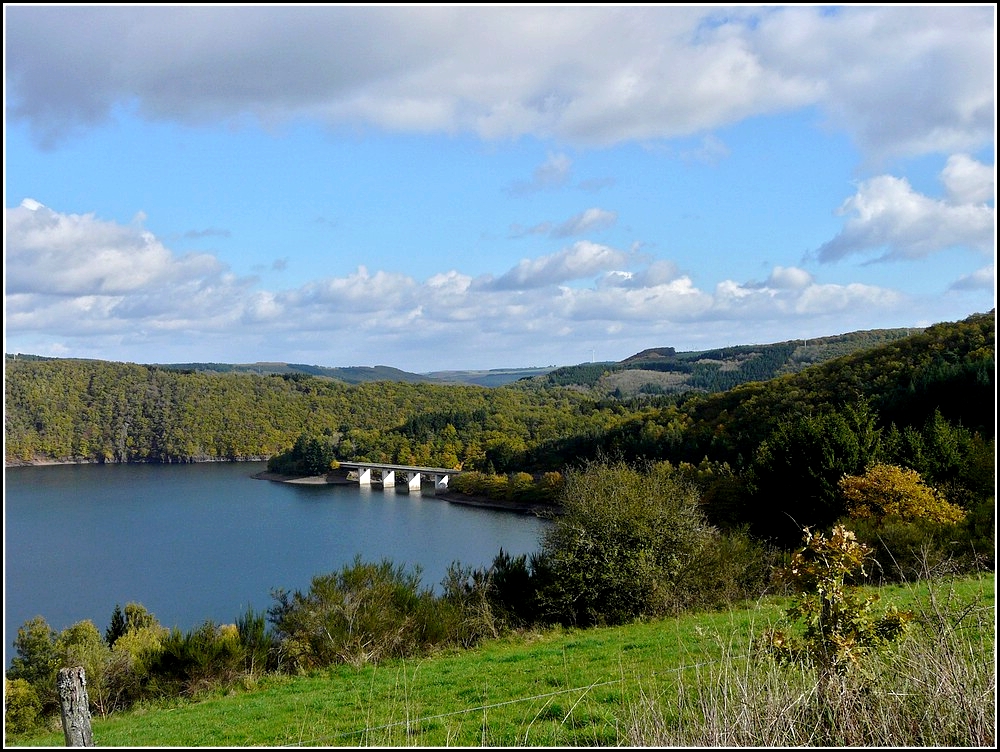 Der Stausee der Obersauer aufgenommen am 24.10.2010 in Lultzhausen.