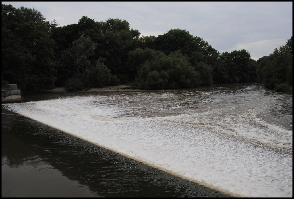 Der Wasserfall im Leinewehr im Hannover/Dhren, eine Aufnahme von 14.06.2010.