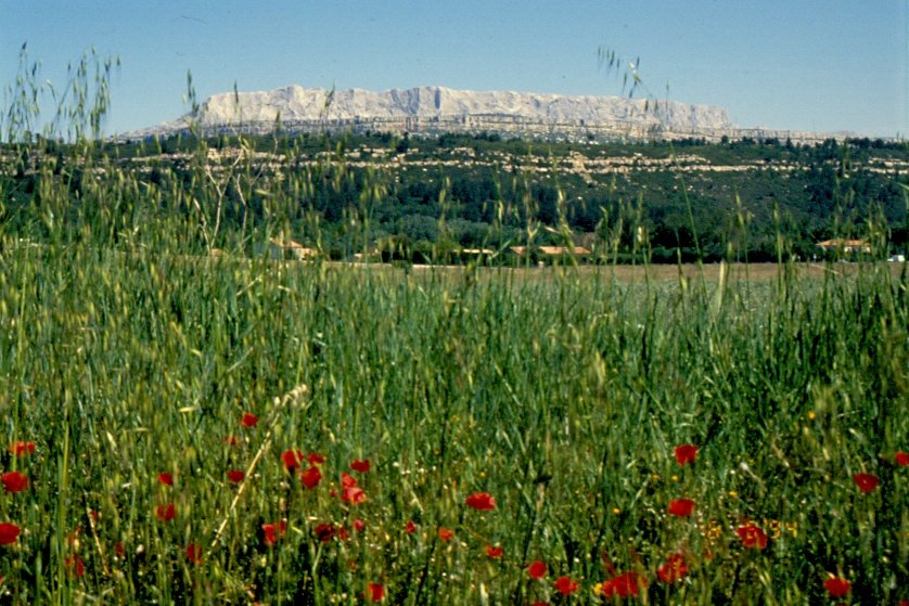 Der Zug der Montagne Sainte Victoire bei Aix-en-Provence am 06.05.1994