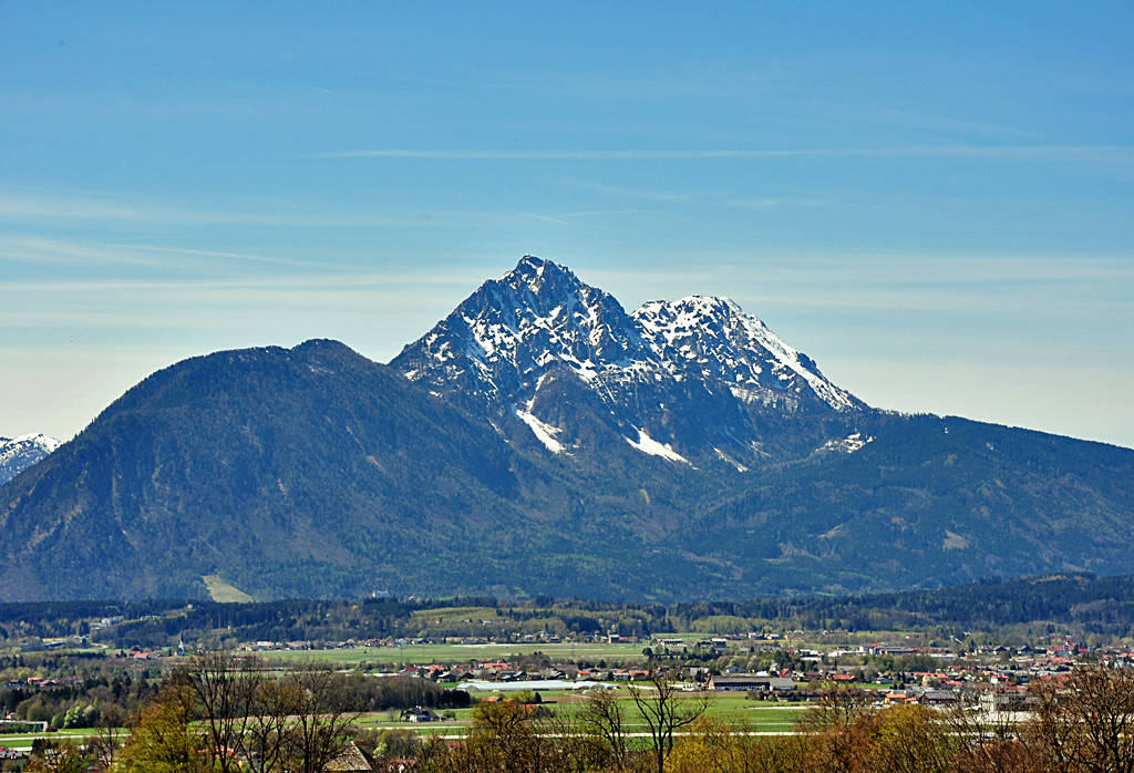 Die Berge Hohenstaufen und Zwiesel bei Bad Reichenhall von der Festung Hohensalzburg aufgenommen - 25.04.2012