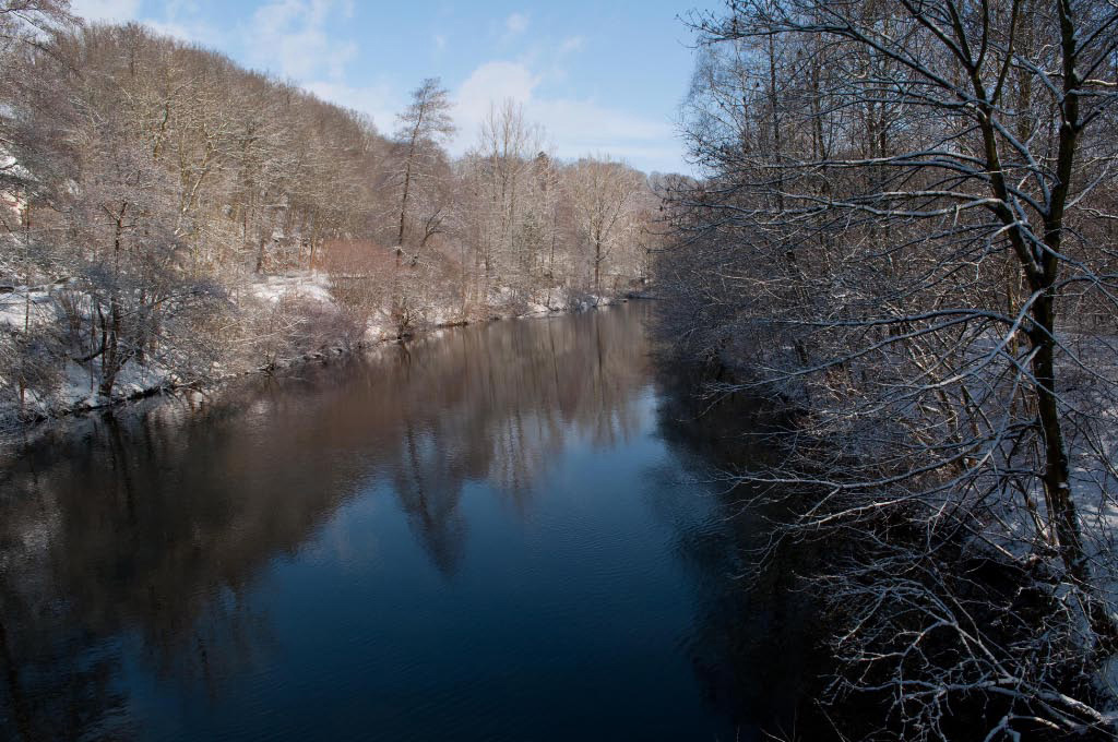 Die Mhne - Abflu des Mhnesee's im Sauerland.
Aufgenommen am 30.01.2010; Nikon D 5000; (weitere Daten liegen leider nicht mehr vor)