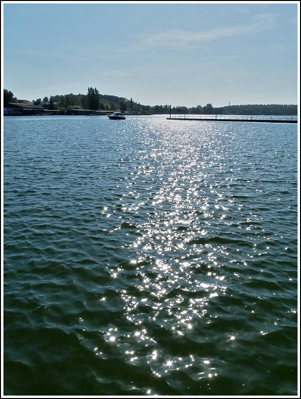 Die Mritz ist der grte See, der vollstndig innerhalb Deutschlands liegt und kann in Waren (Mritz) abgelichtet werden. 24.09.2011 (Jeanny) 