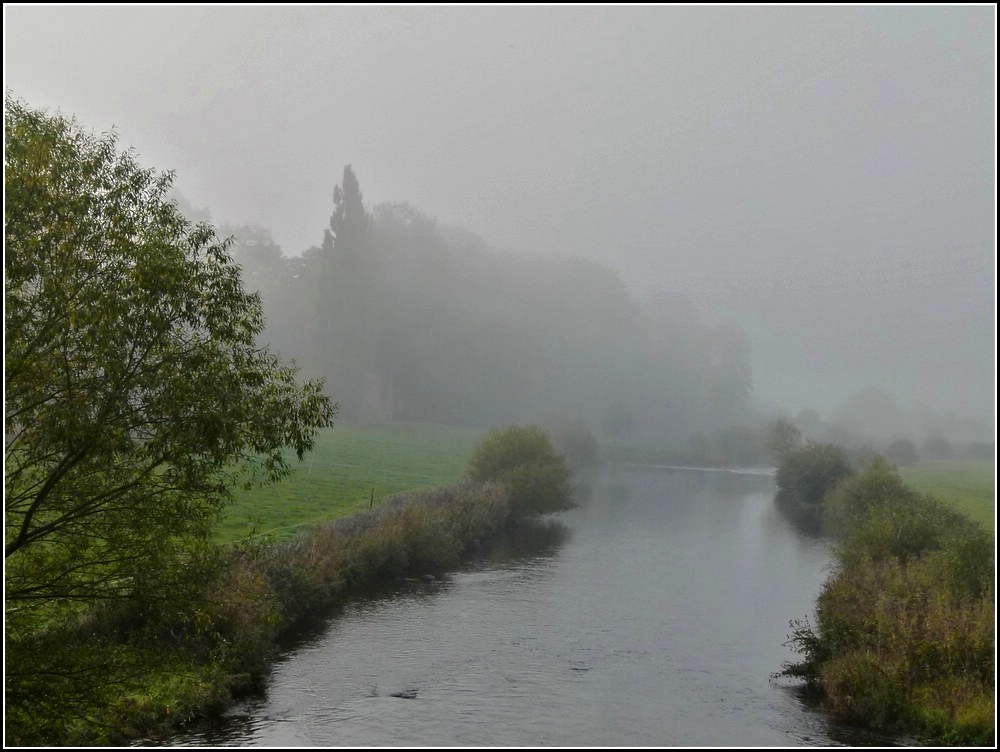 Die Sauer in Erpeldange/Ettelbrck lag am Morgen des 09.10.2010 noch im herbstlichen Nebel. (Jeanny)