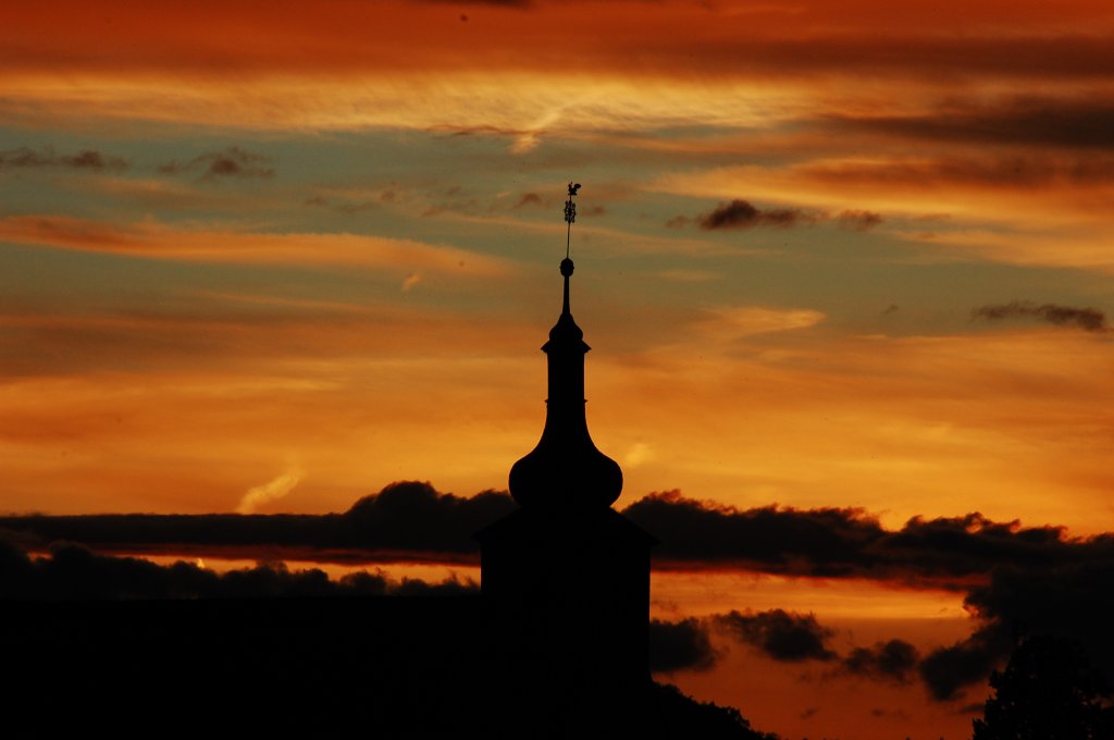 Die Silhouette des Birkenfelder Klosters am Abend des 9. Mai 2012.