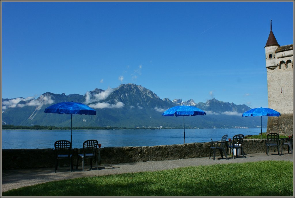 Die Sonne sorgt fr einen freien Blick auf den Grammont und Sommerstimmung am  Chteau de Chillon.
(14.06.2012)