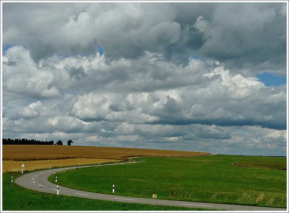 Die Strae fhrt von Neunhausen nach Heispelt. 02.08.10.  