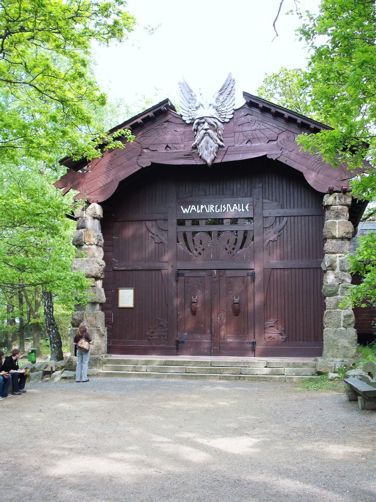 Die Walpurgishalle auf dem Hexentanzplatz in Thale.