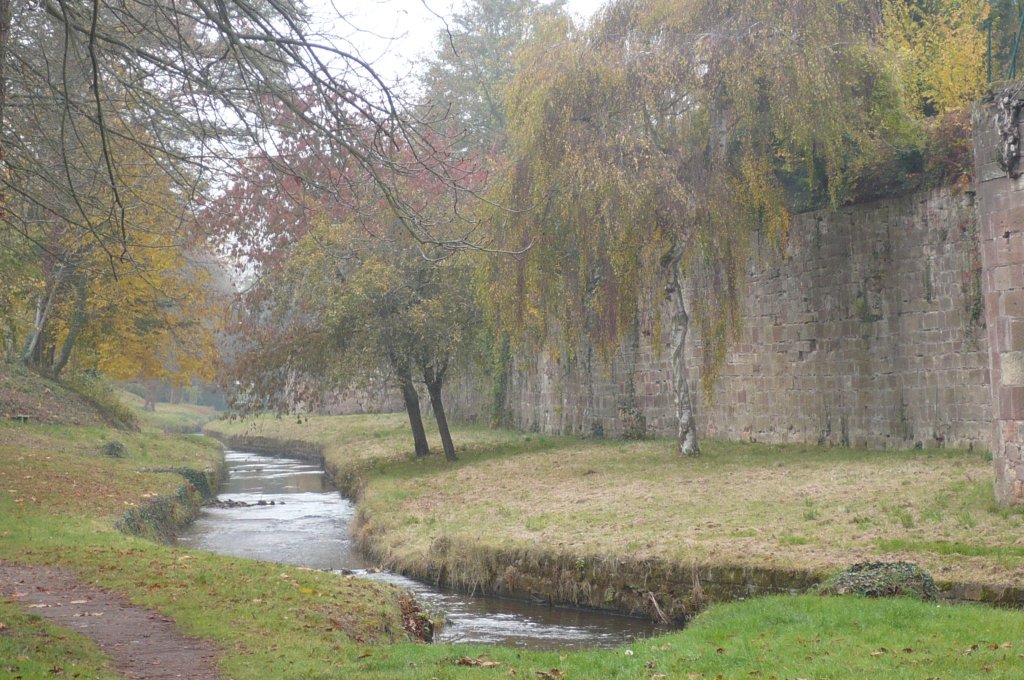 Diese Aufnahme entstand am 29.10.09 und zeigt das innere Wissembourg von auen;)