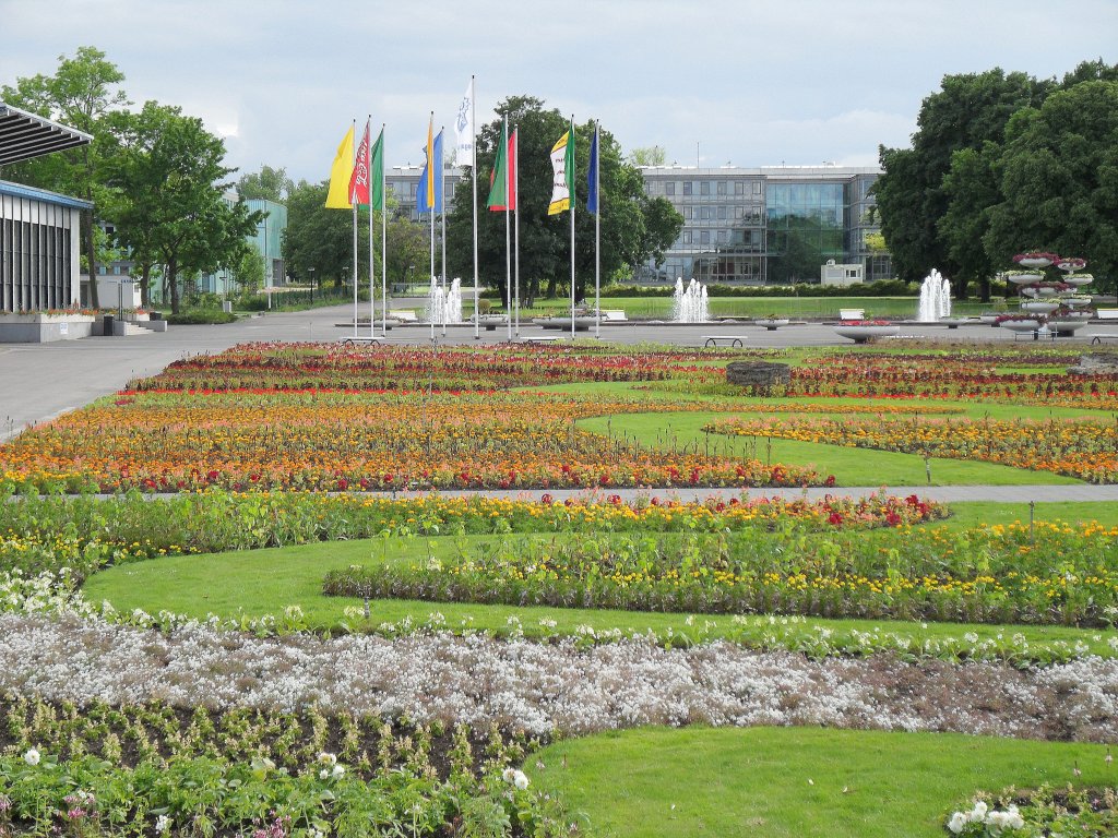 ega - Blumenrabatte im Juni 2010