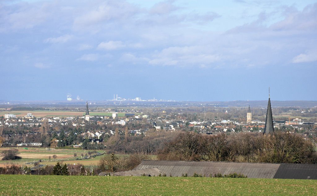 Eifelblick Richtung Norden - ber Euskirchen, im Hintergrund Kln-Hrth - 03.12.2009