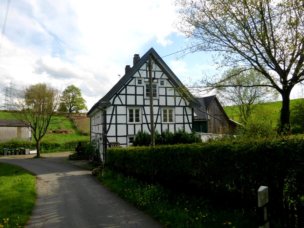 Ein altes Fachwerkhaus in Wuppertal-Linde.(9.5.2013)