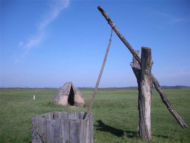 Ein etwas eigenartiger Brunnen am 16.8.2011 im Burgenland bei Eisenstadt aufgenommen.