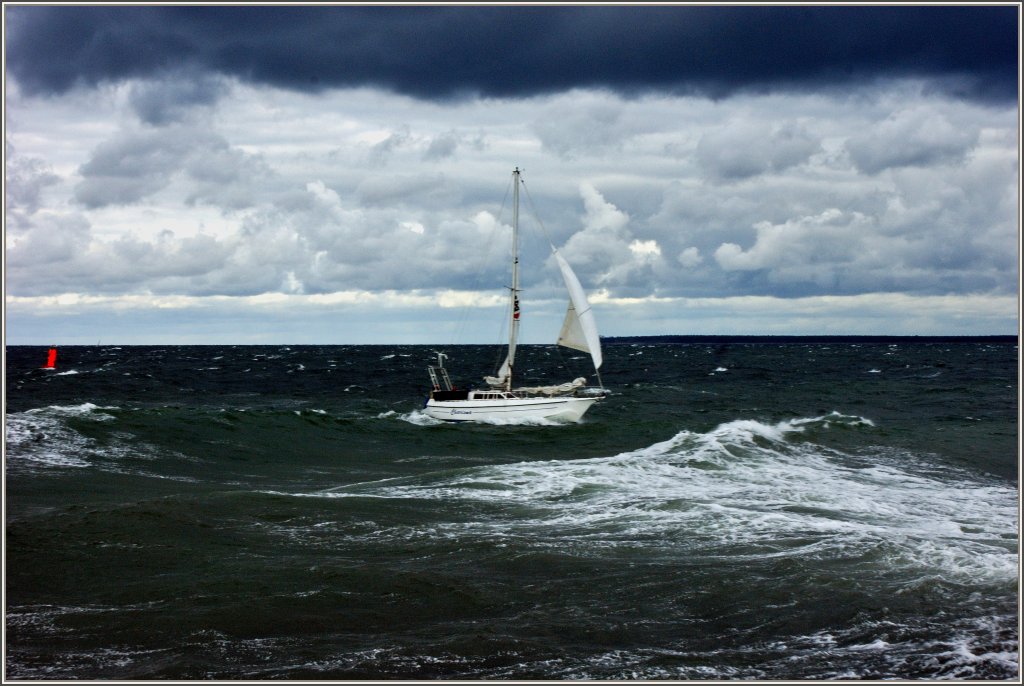 Ein kleines Schiff im aufgewhlten Meer.
(22.09.2012)