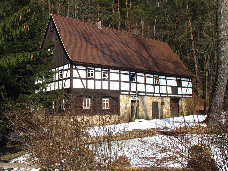Ein mehr für die Lausitz typisches Umgebindehaus im Polenztal / Sächsiche Schweiz; 18.03.2010

