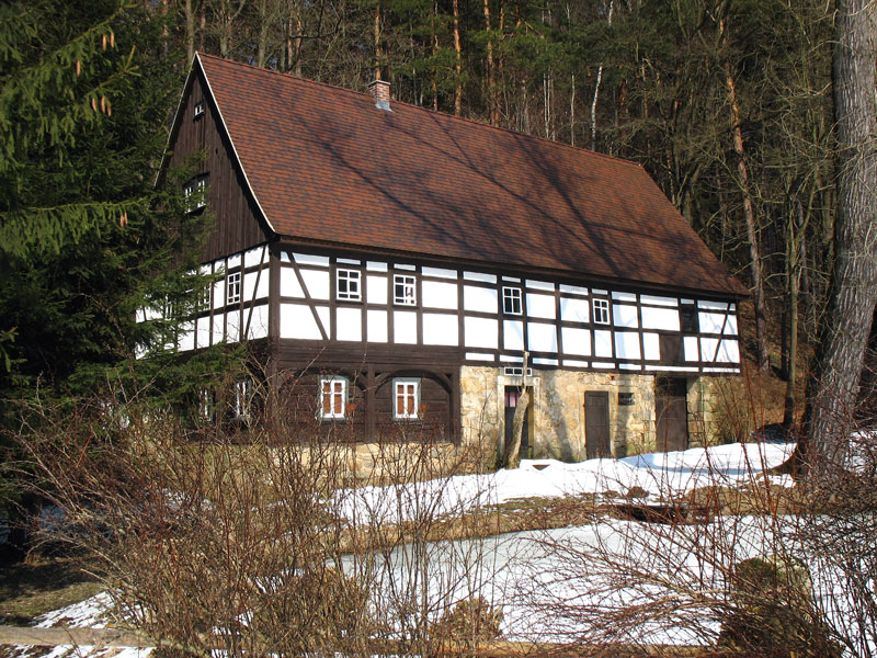 Ein mehr fr die Lausitz typisches Umgebindehaus im Polenztal / Schsiche Schweiz; 18.03.2010
