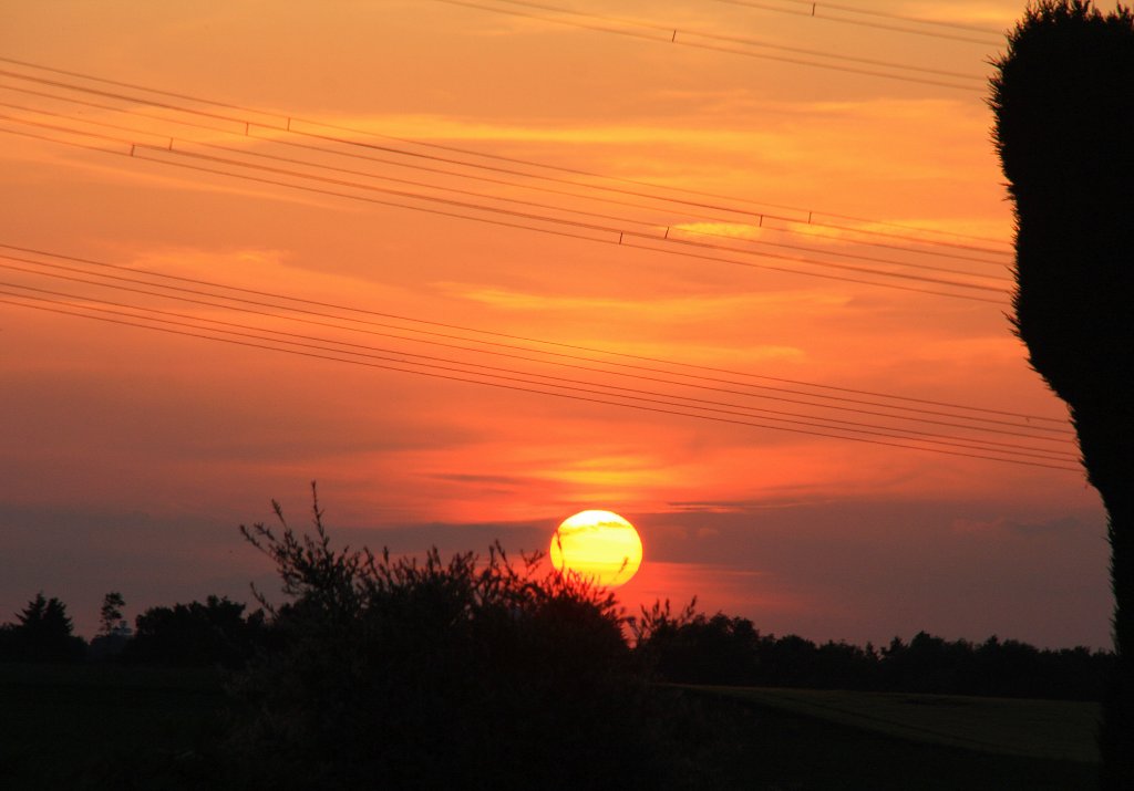 Ein schner Sonnenuntergang ber Horbach Aufgenommen in Kohlscheid-Bank am 30.6.2013.