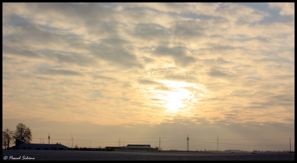 Ein Sonnenuntergang zwischen Heinsberg-Oberbruch(NRW) und Heinsberg-Straeten (NRW) fotografiert.