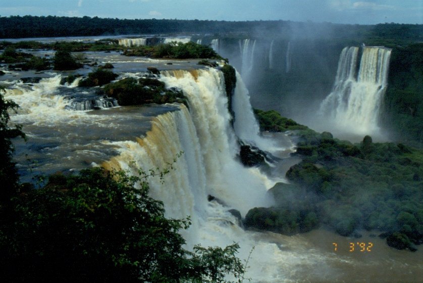 Ein Teil der Iguaz Wasserflle im Mrz 1992