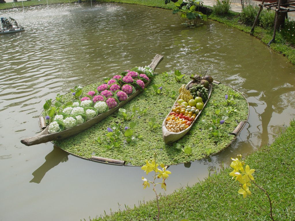 Ein, wie ich finde, besonders schnes Arrangement auf der Ausstellung  Royal Flora 2006  in Chiang Mai (01.11.2006)