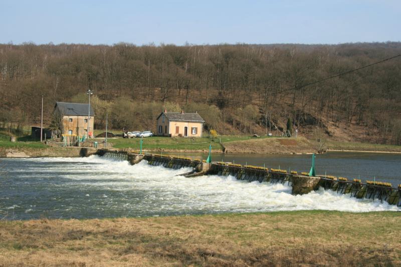 Eine Staustufe der Meuse bei Montigny sur Meuse; 24.03.2012