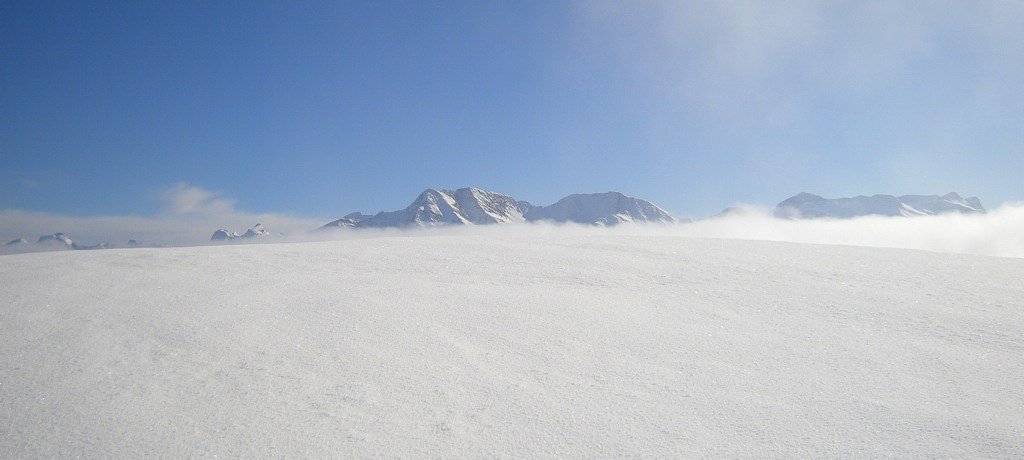 Eisiger Wind und gefrorener Schnee: Winterruhe in den Walliser Bergen.
(Januar 2009)