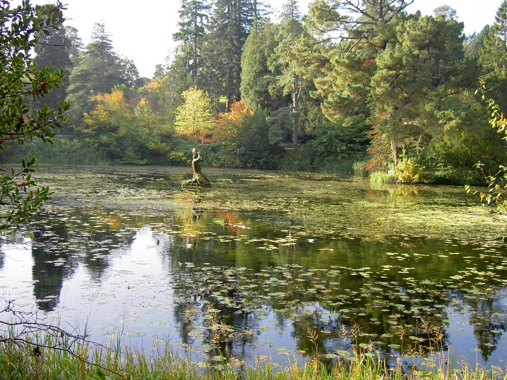 Enniskerry, Powerscourt Garden, Tritonsee (13.10.2007)