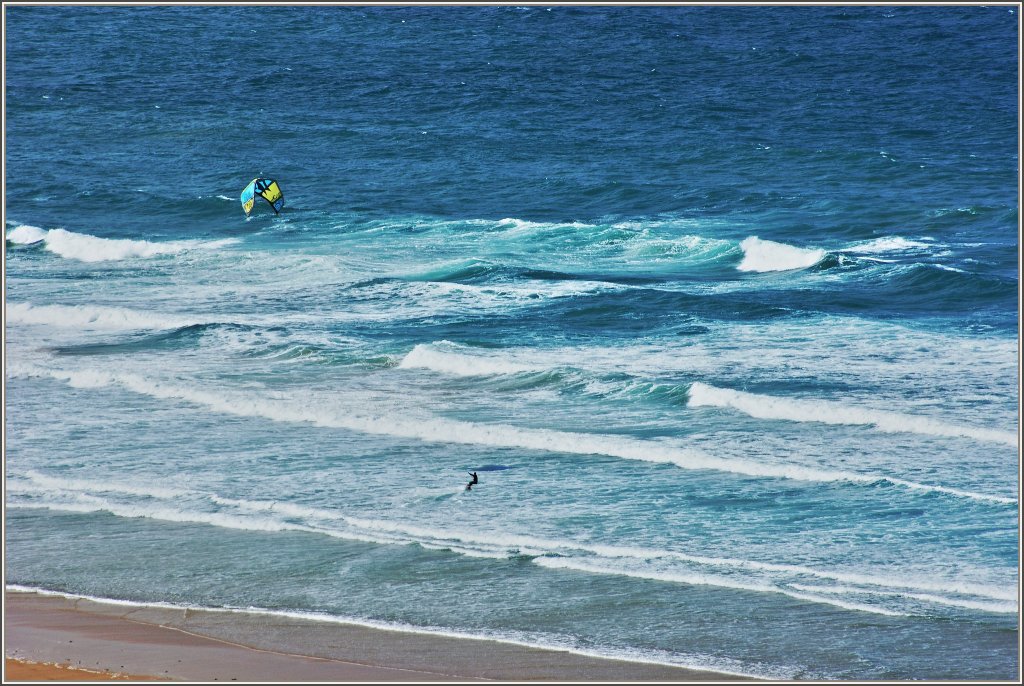 Es braucht Wind, Wellen und eine starke Hand um beim Windsurfen erfolgreich voran zu kommen.
(14.05.2011) 