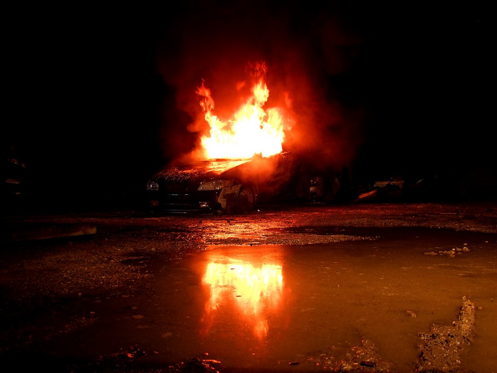 Fahrzeugbrand! Gott sei Dank nur eine bung von einigen freiwilligen Feuerwehren; Sept.2012