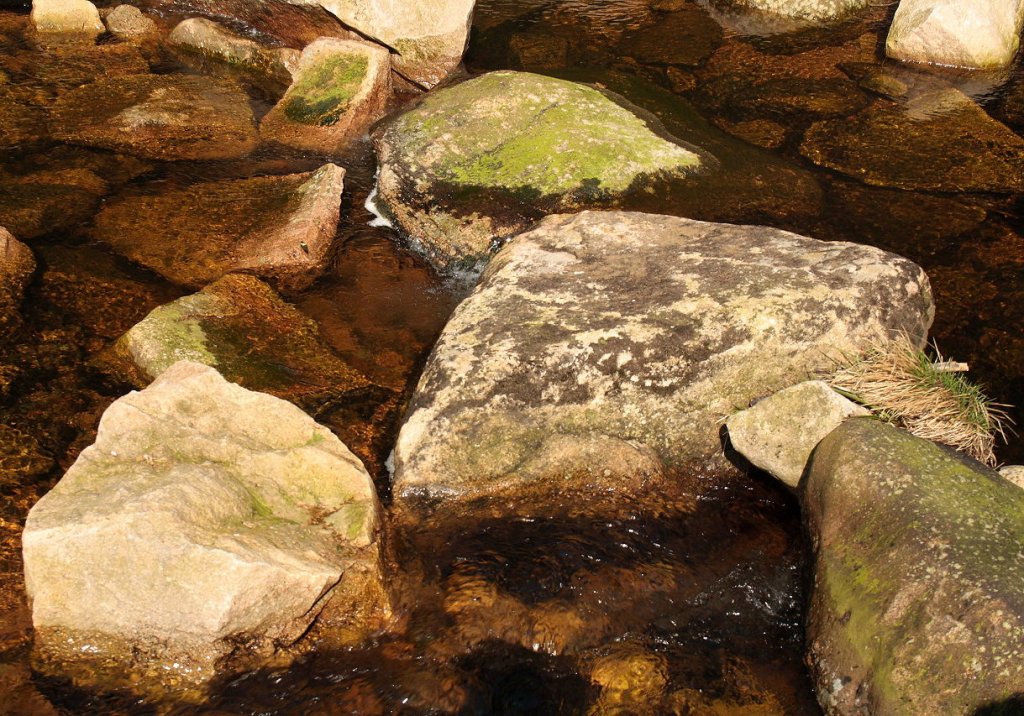 Felsblcke in der Oder im Nationalpark Harz; Aufnahme vom Vormittag des 05.05.2013...