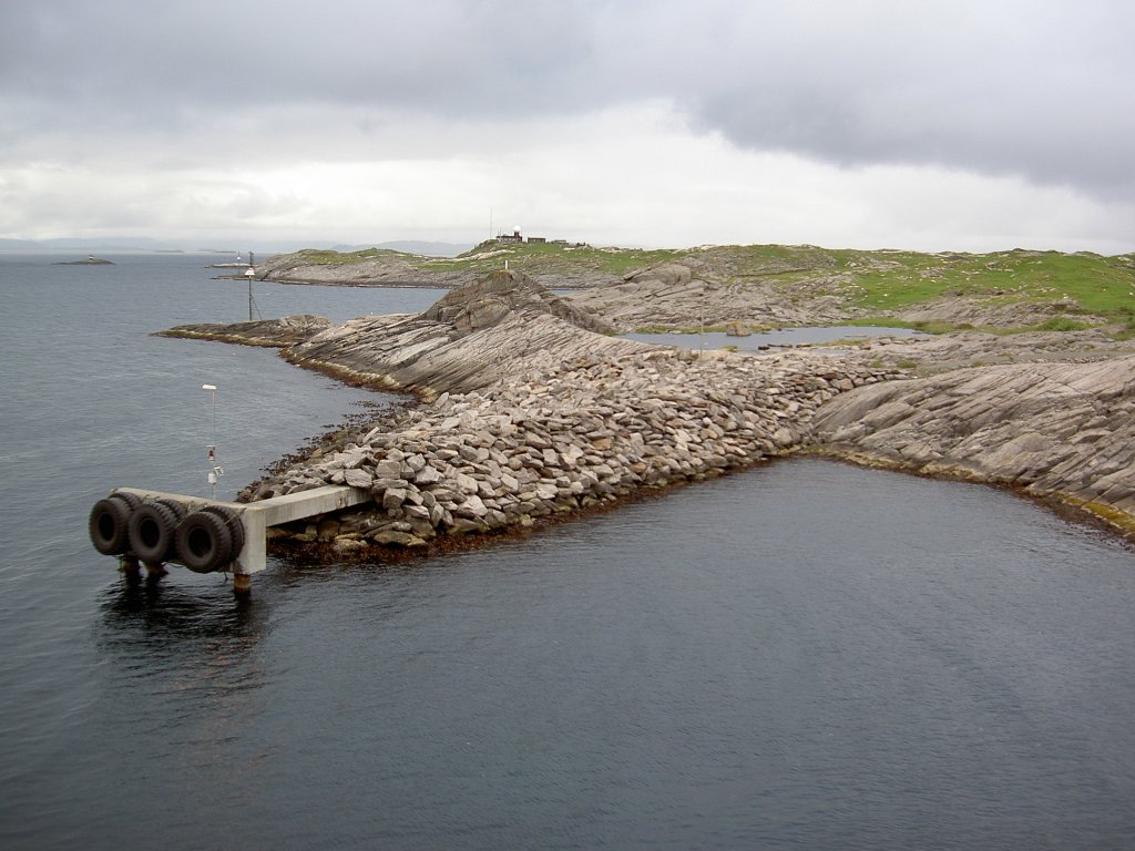 Felsen im Hafen von Botnafjord auf der Insel Mosteroy,Provinz Rogaland (25.06.2013)