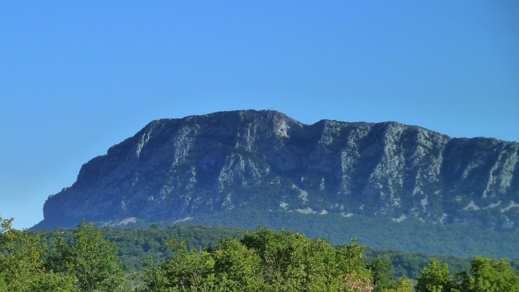 Frankreich, Languedoc-Roussillon, Hrault, Pic Saint Loup, 658m, von Notre Dame de Londres (nordwestlich vom Pic Saint Loup) aus gesehen, 19.08.2011