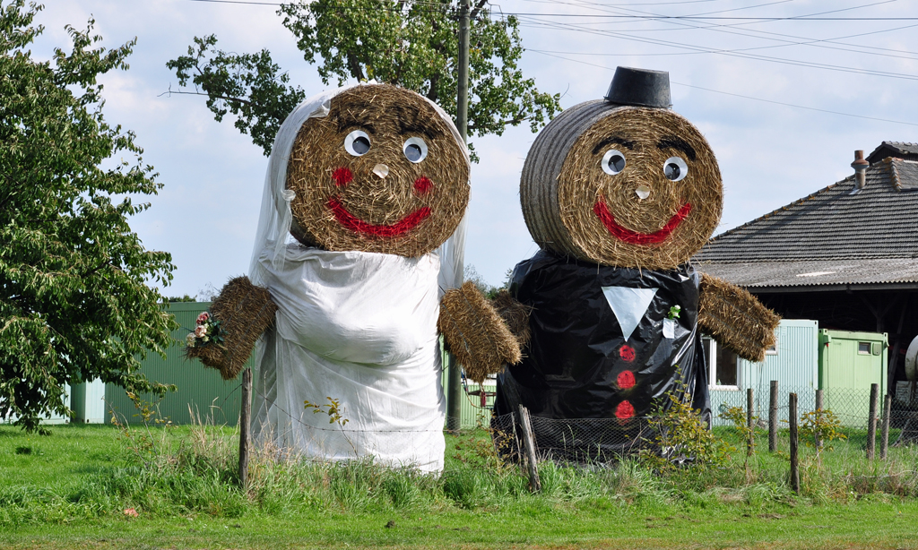 Freundliche Herbst-Begrung bei der Einfahrt nach Strafeld - 23.09.2010