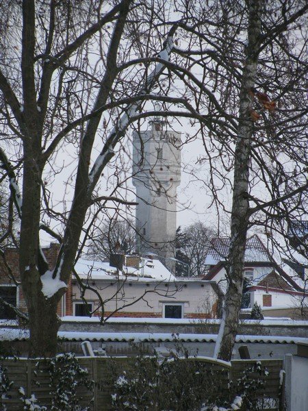 Grevesmühlen; Blick zu einem der Wahrzeichen der Stadt, dem Wasserturm, 30.01.2010