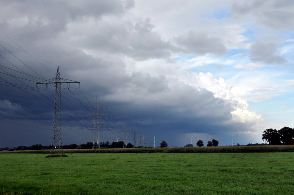 heraufziehende Wolkenwalze über dem Marler Fladder (Richtung Osten) am 17.08.11