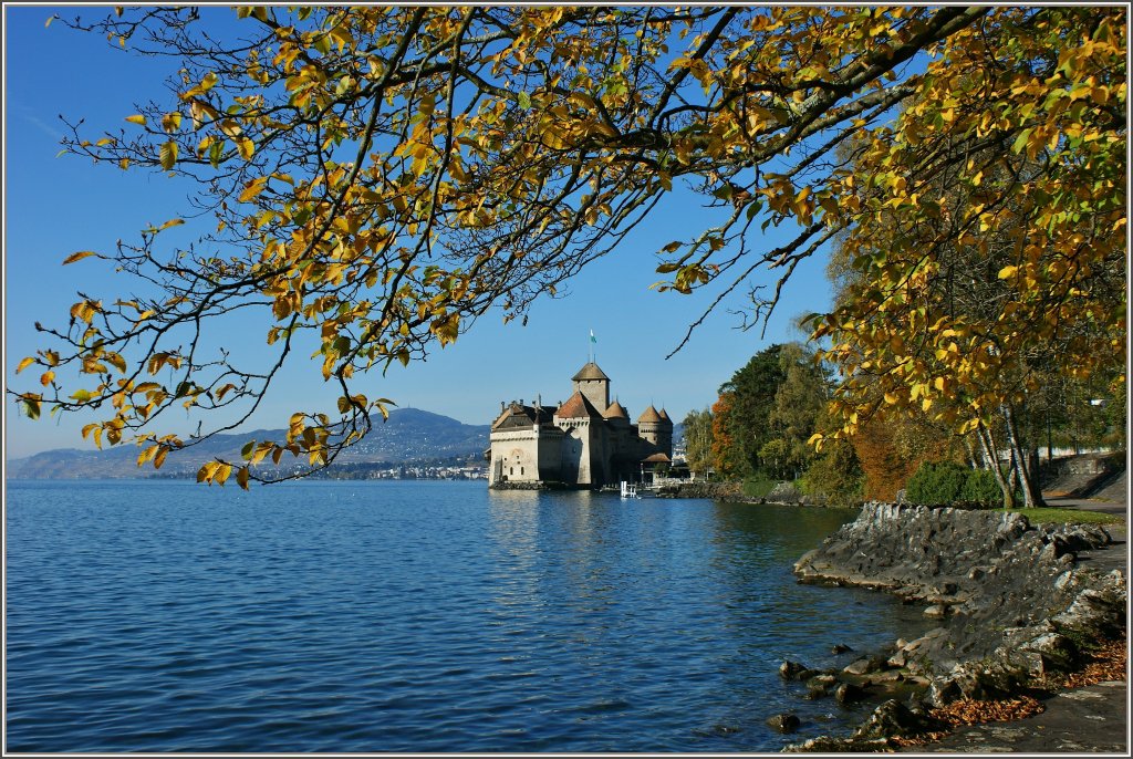 Herbstliches Ambiente am Chteau de Chillon.
(30.10.2012)