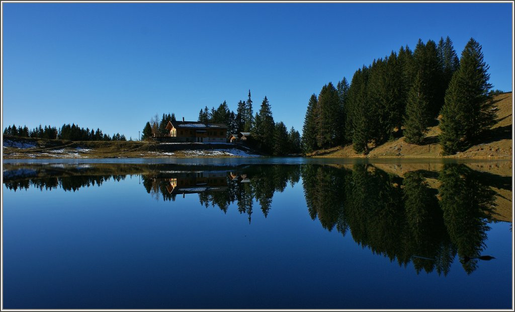 Herbstliches Bergseeambiente am Lac Retaud.
(20.11.2012)